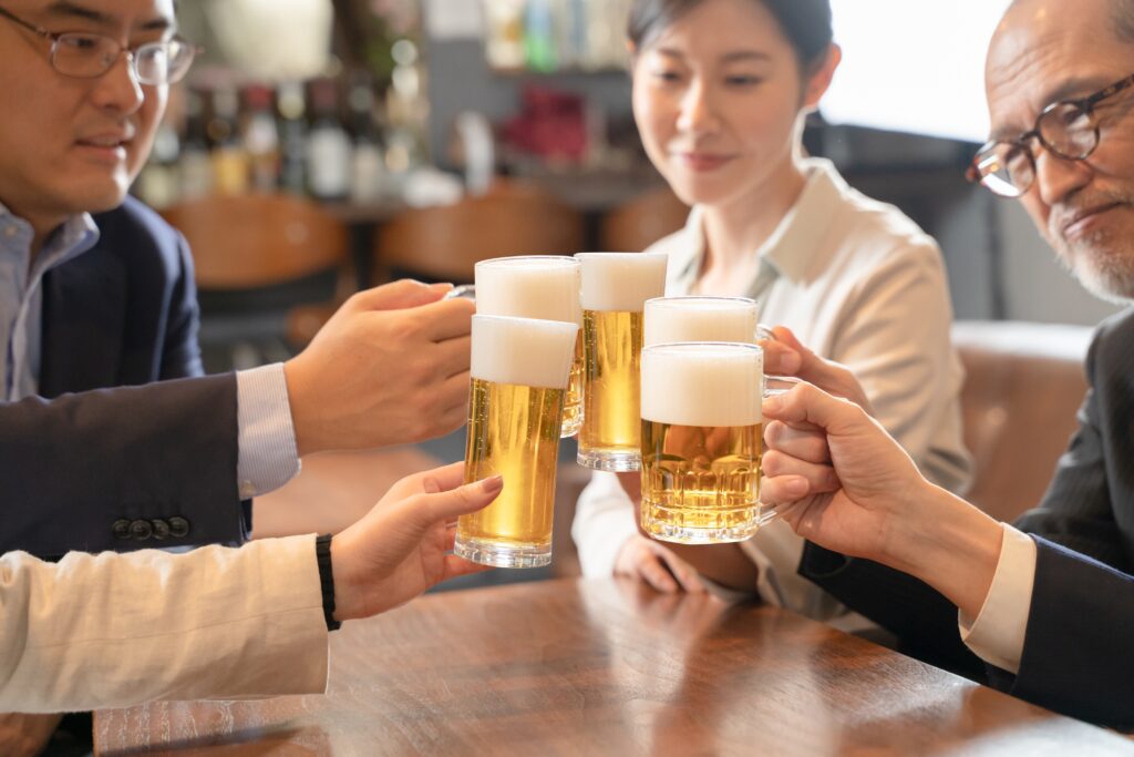 職場の飲み会で評価UP！新人理学療法士のためのマナー講座